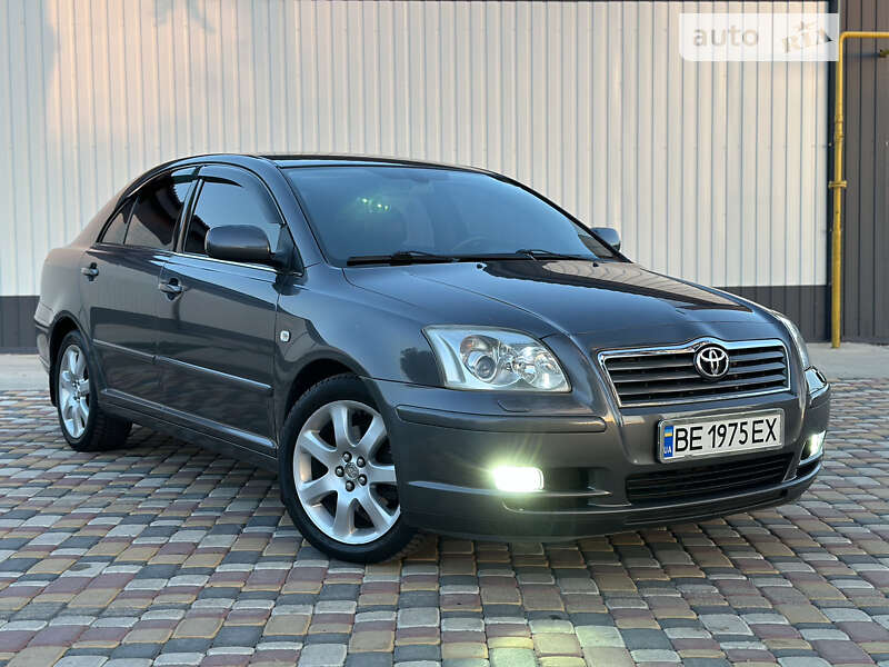 2005 toyota avensis
