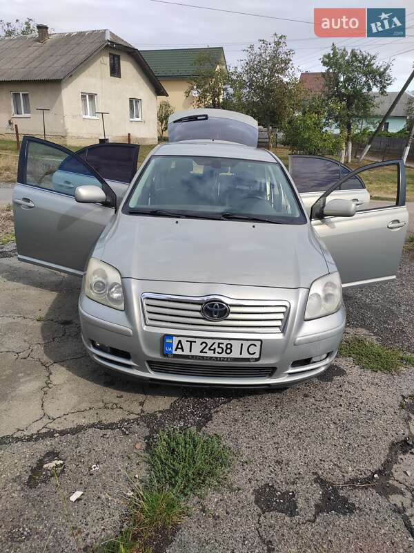 2003 toyota avensis