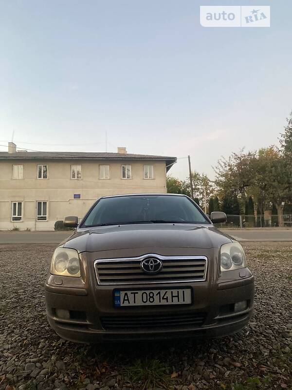 2005 toyota avensis