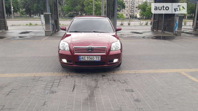 2004 toyota avensis