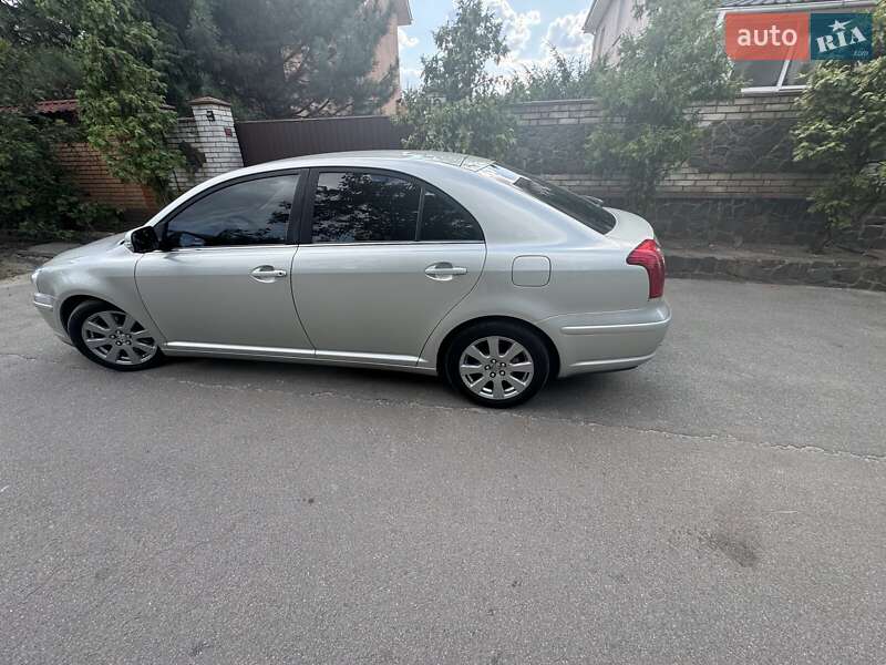 2007 toyota avensis