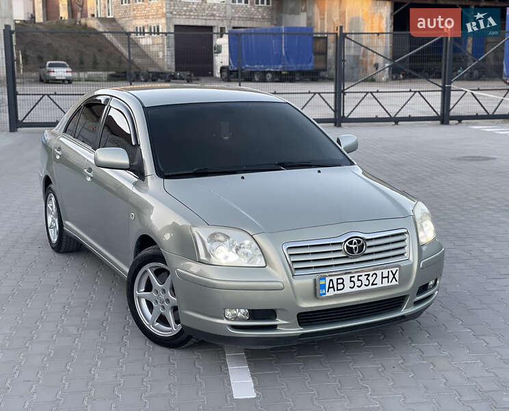2004 toyota avensis