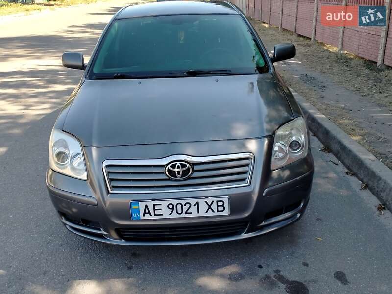 2005 toyota avensis