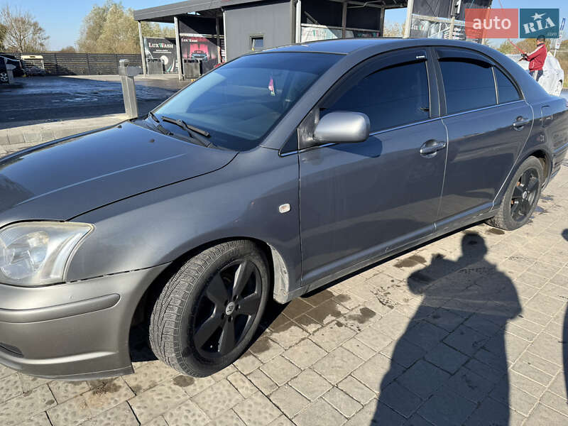 2003 toyota avensis