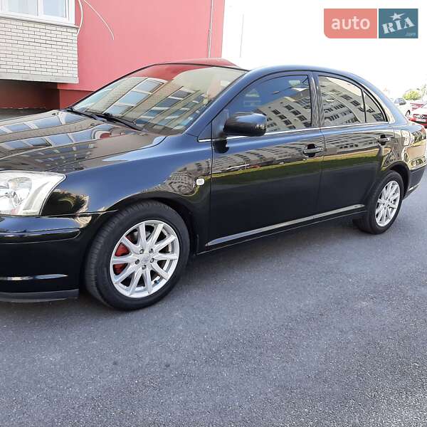2005 toyota avensis