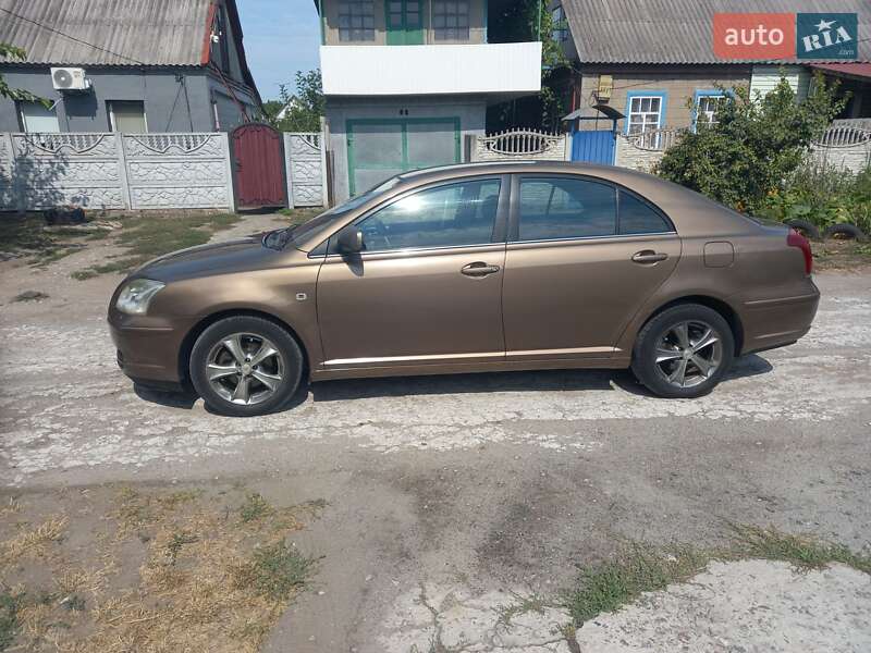 2003 toyota avensis