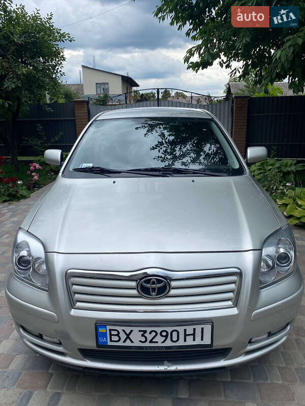 2003 toyota avensis