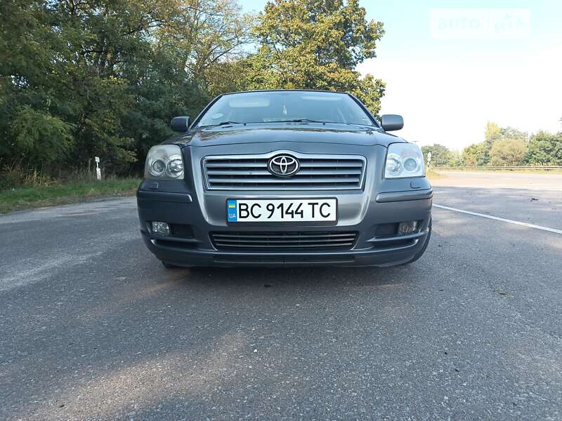 2004 toyota avensis