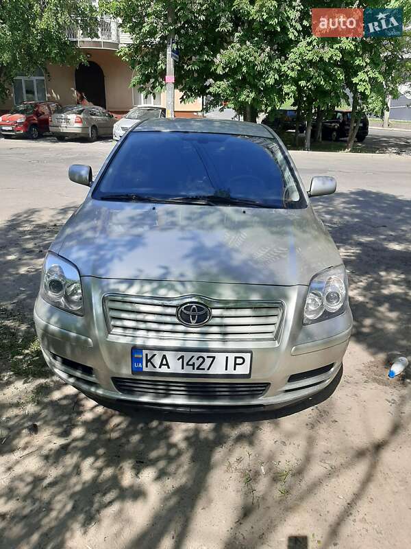 2005 toyota avensis