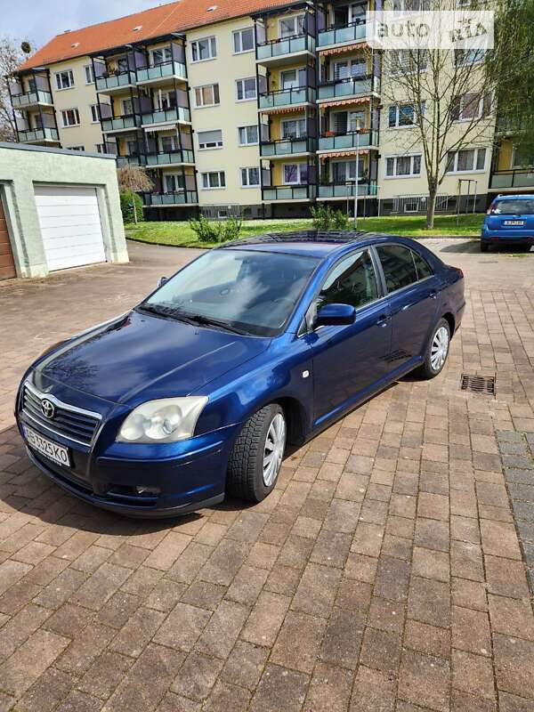 2005 toyota avensis
