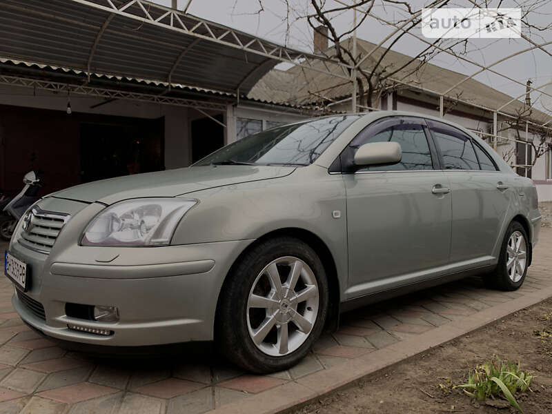 2003 toyota avensis