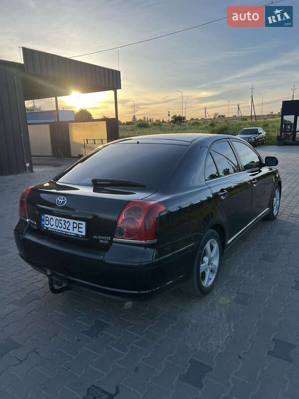 2004 toyota avensis
