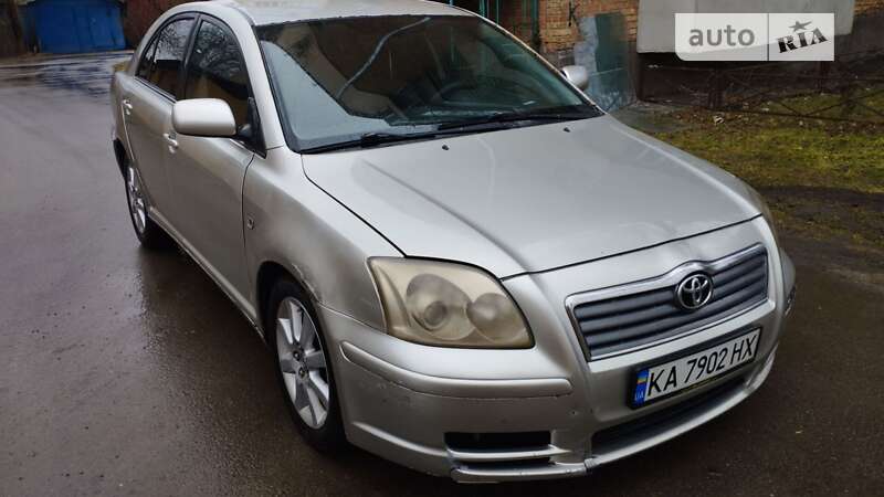 2004 toyota avensis