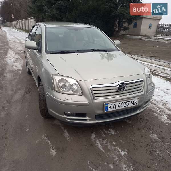 2004 toyota avensis