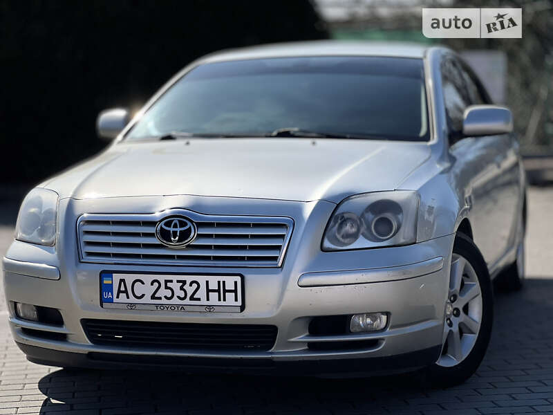 2004 toyota avensis
