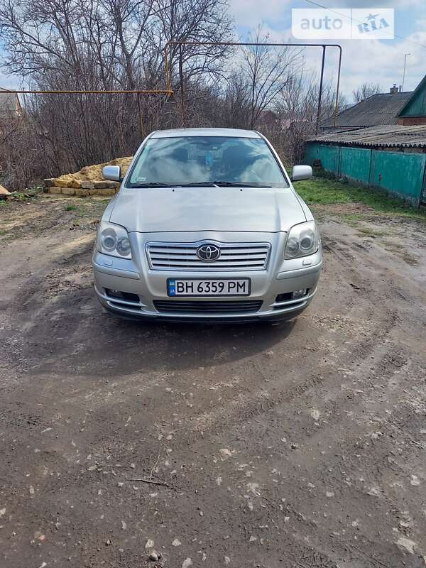 2005 toyota avensis