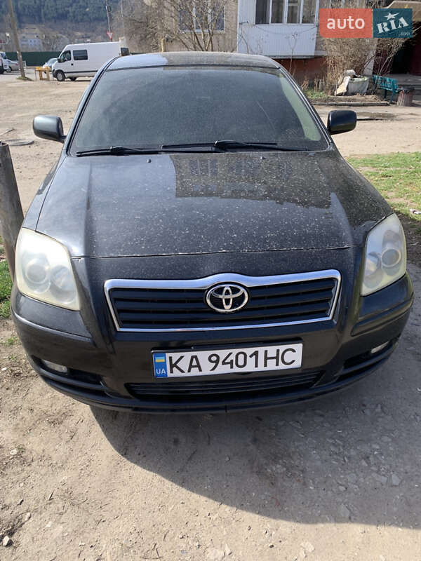 2004 toyota avensis