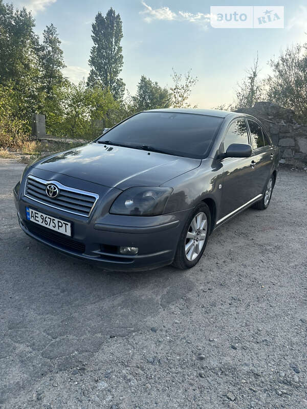 2004 toyota avensis
