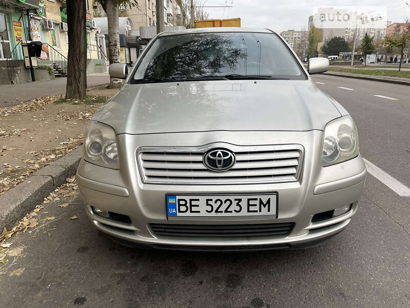 2004 toyota avensis