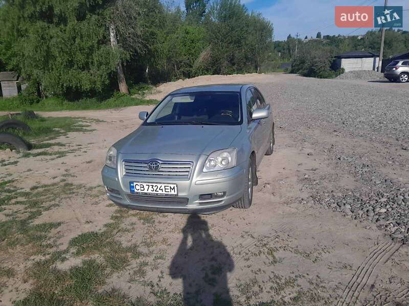 2005 toyota avensis