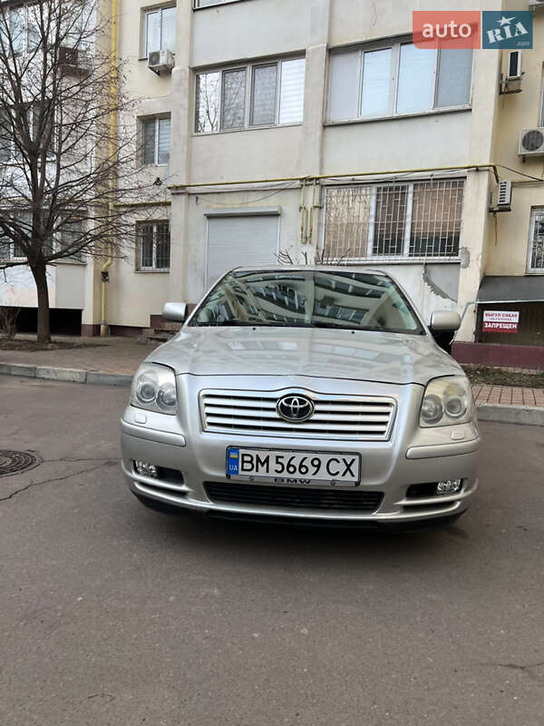 2005 toyota avensis