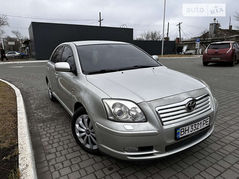 2003 toyota avensis