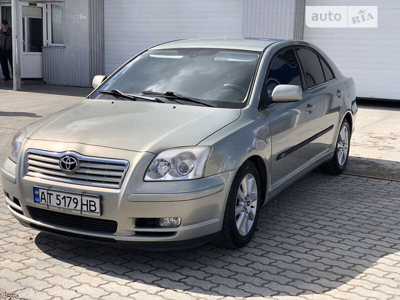 2003 toyota avensis