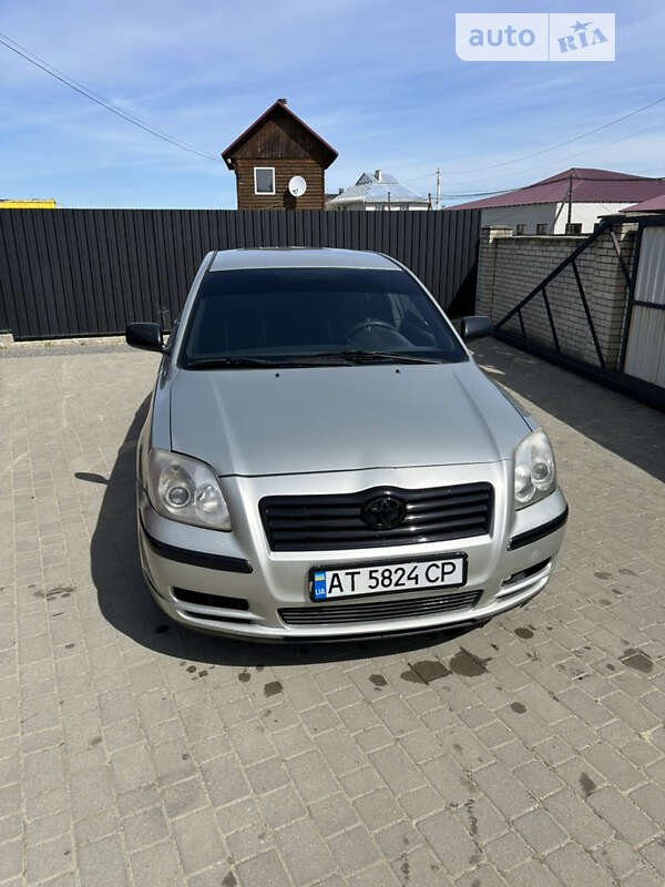 2003 toyota avensis