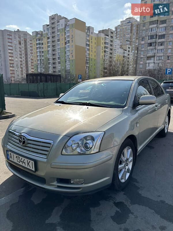 2004 toyota avensis