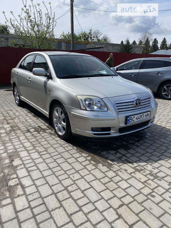 2004 toyota avensis