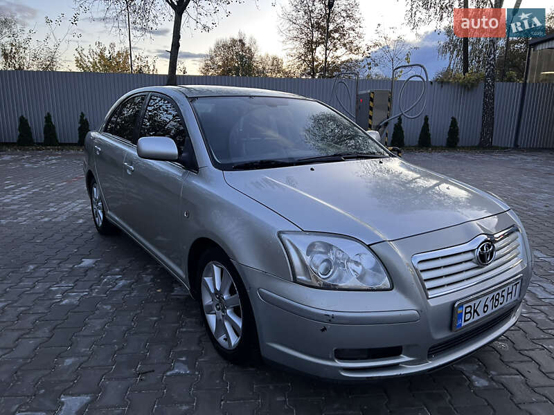 2005 toyota avensis