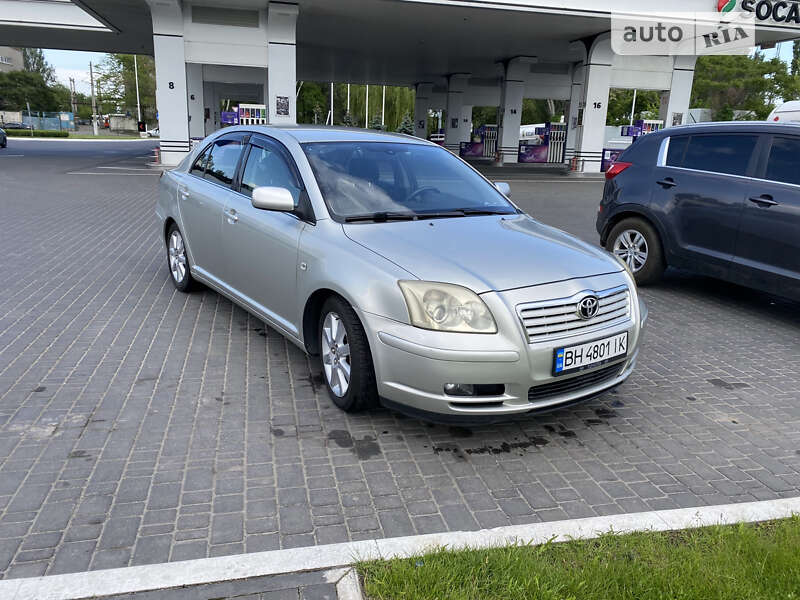 2005 toyota avensis
