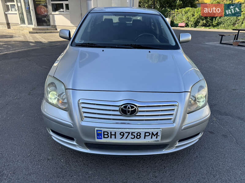 2003 toyota avensis
