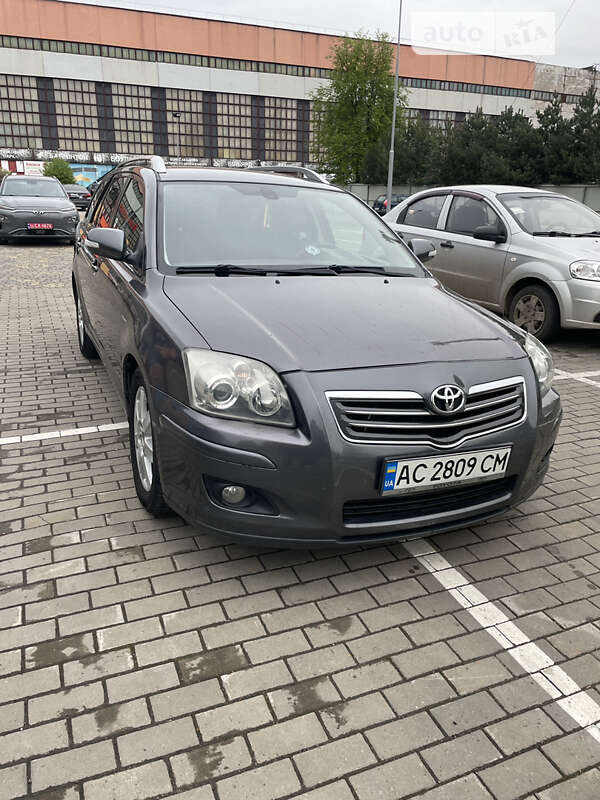 2008 toyota avensis