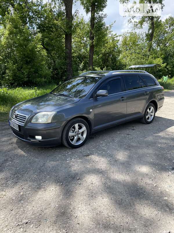 2005 toyota avensis