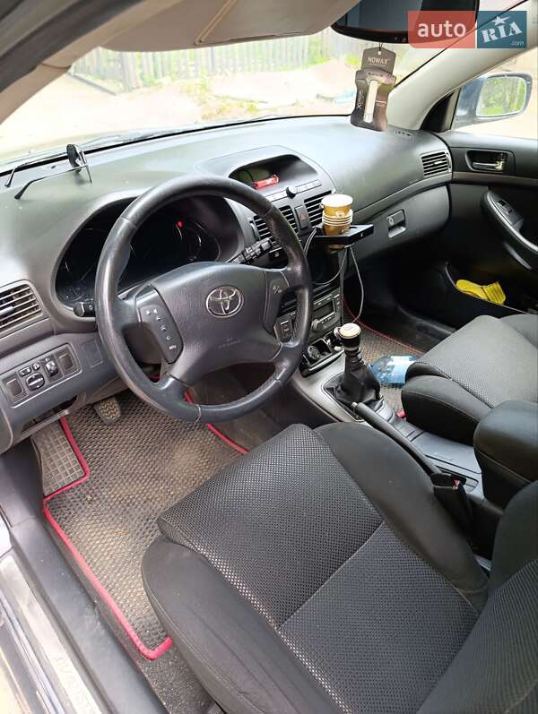 2006 toyota avensis