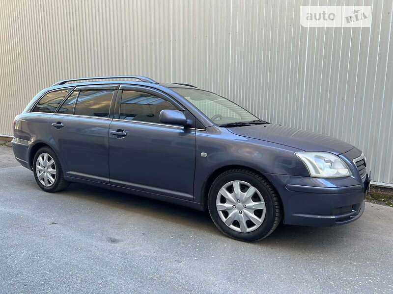 2005 toyota avensis