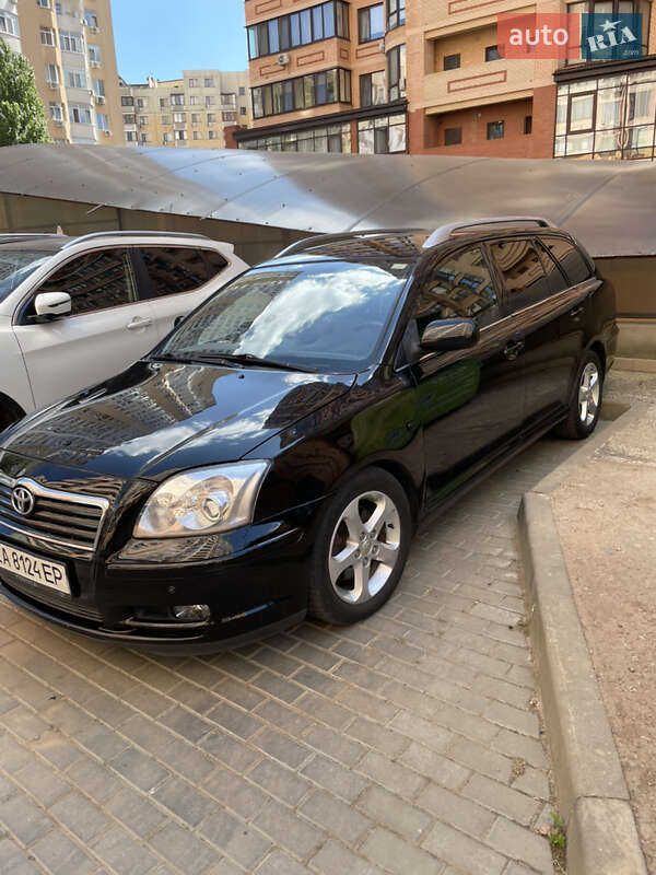 2005 toyota avensis