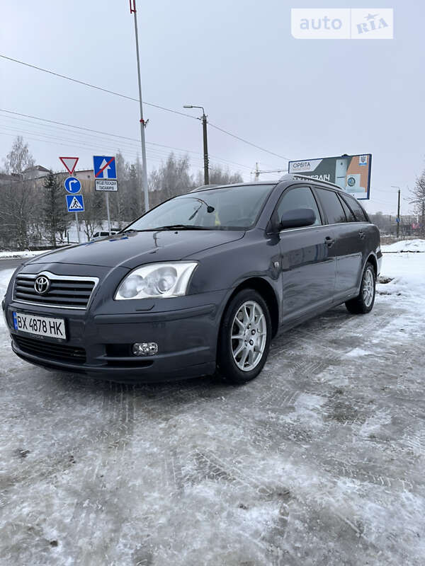 2005 toyota avensis