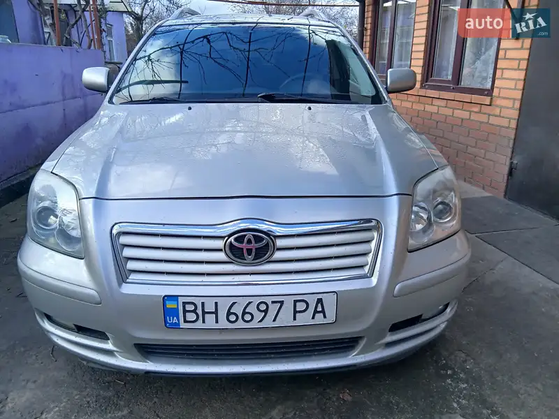 2005 toyota avensis