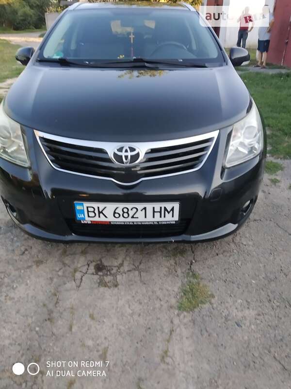 2010 toyota avensis