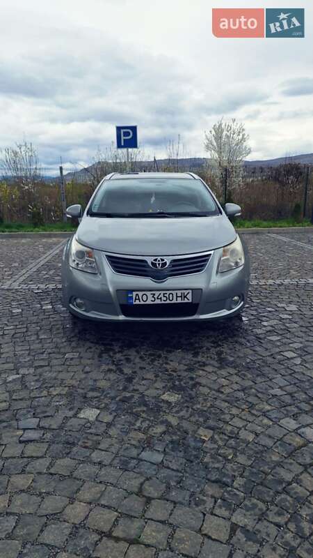 2010 toyota avensis