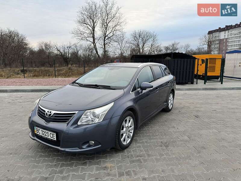 2011 toyota avensis