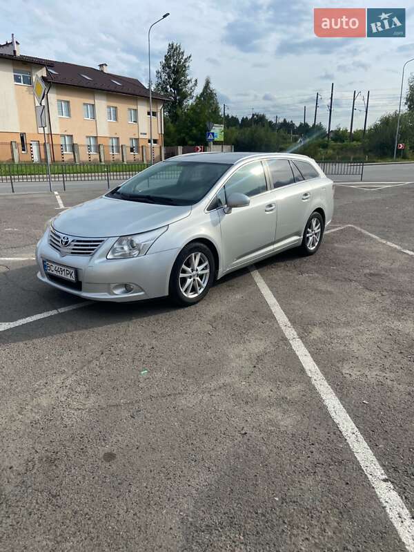 2010 toyota avensis