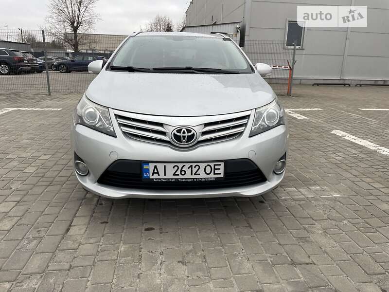 2013 toyota avensis