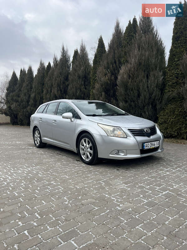 2010 toyota avensis