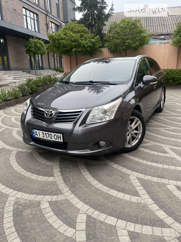 2011 toyota avensis