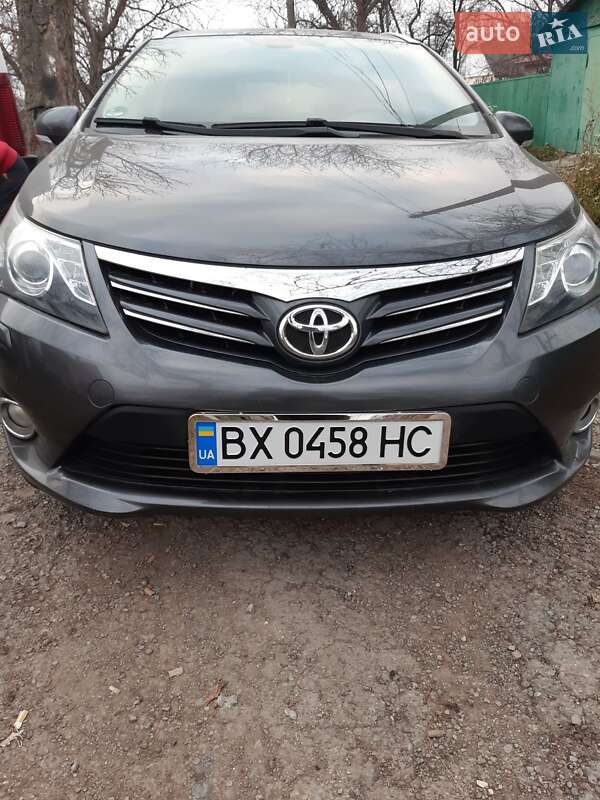 2012 toyota avensis