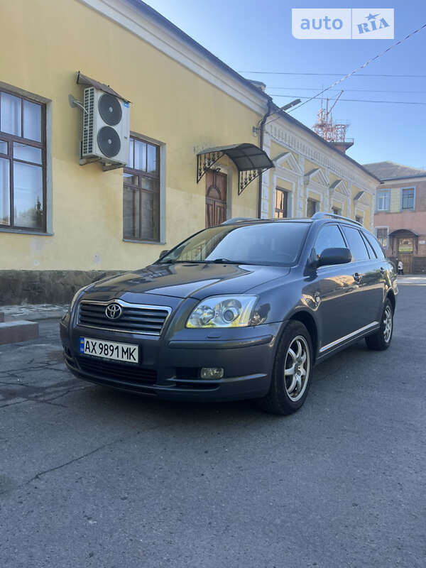 2005 toyota avensis