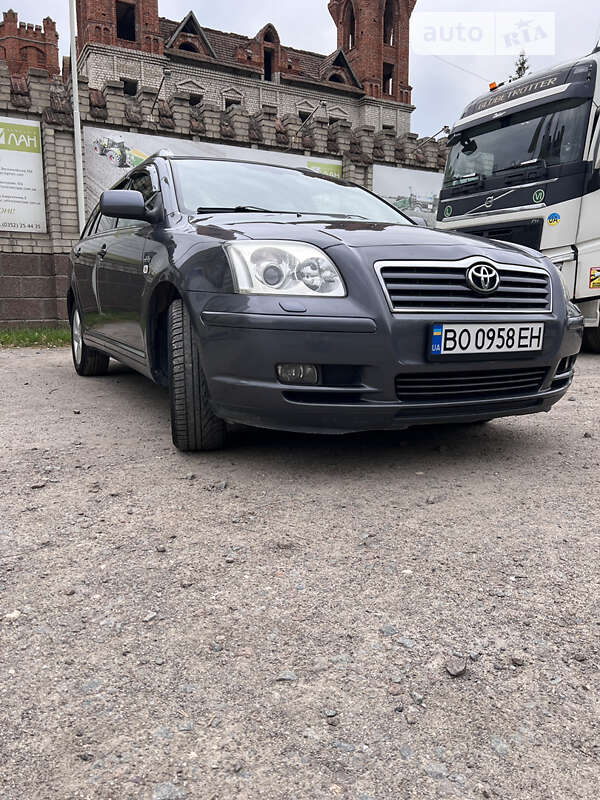 2005 toyota avensis